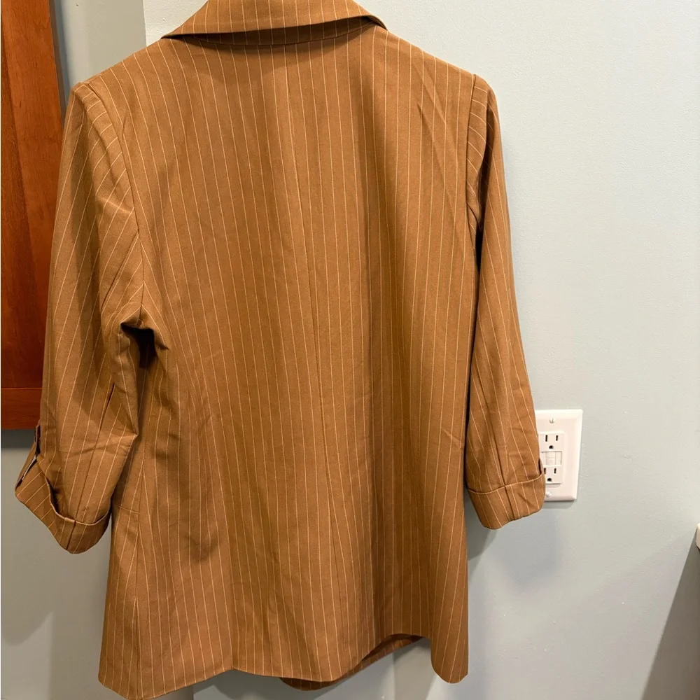 Brown striped blazer - Picture 2 of 3